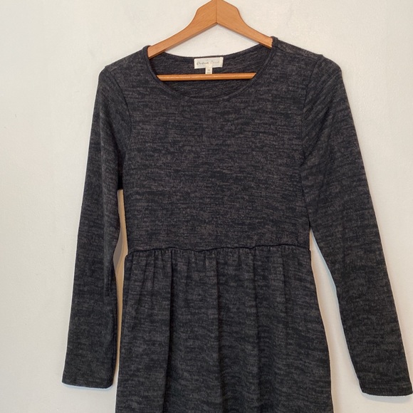 Perfect Peach Grey Heather Long Sleeved Girl's Tiered Maxi Dress size Medium - Picture 2 of 12